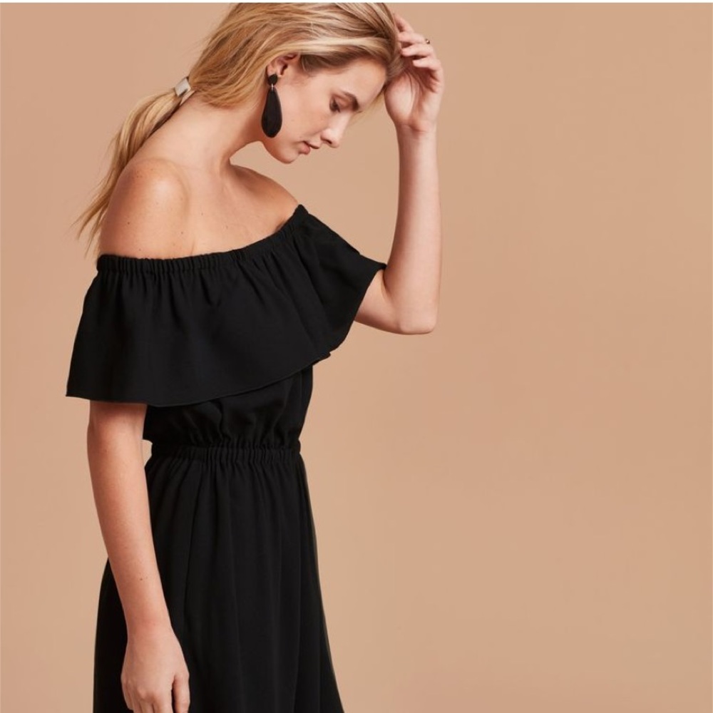 NEVER WORN Aritzia off shoulder dress